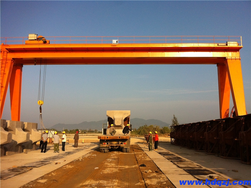 MHS型雙梁門式起重機(jī)|MHS門式起重機(jī) MHS型雙梁門式起重機(jī)|MHS門式起重機(jī)